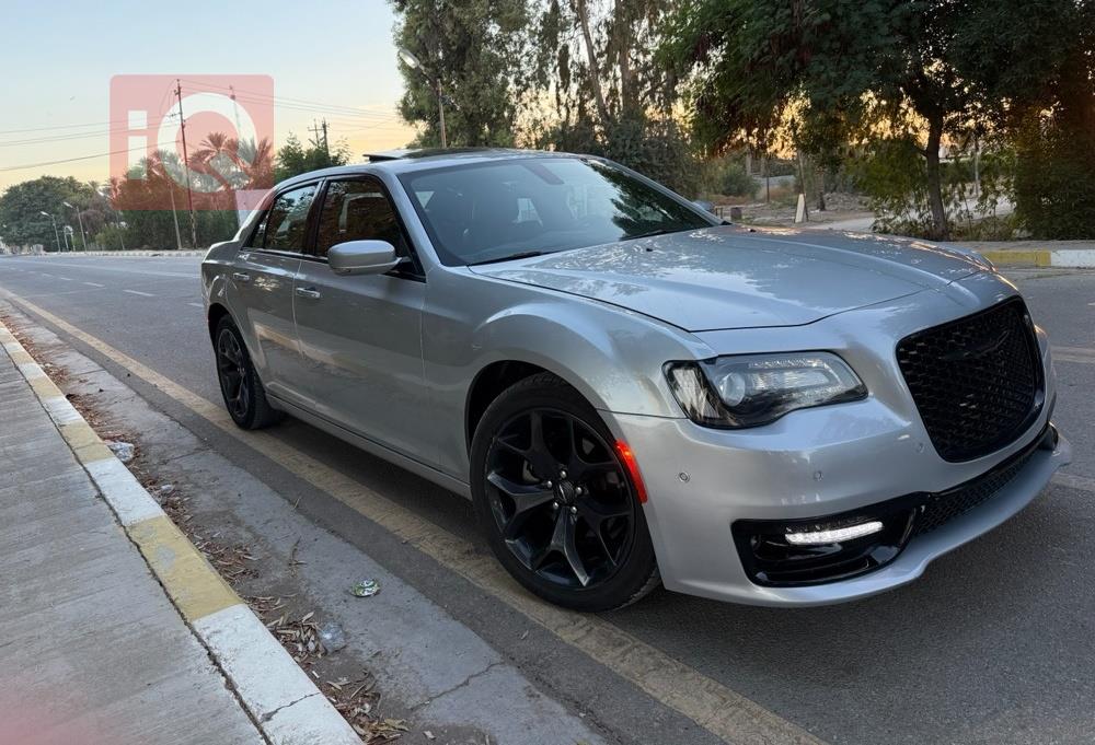 کرایسلەر 300